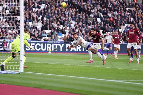 بعد هدف فيرنانديز.. قائمة أسرع أهداف الدوري الإنجليزي في الموسم الحالي